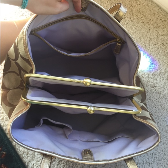 ❣️ SOLD ❣️ Authentic Tan and Gold Coach - Picture 4 of 8